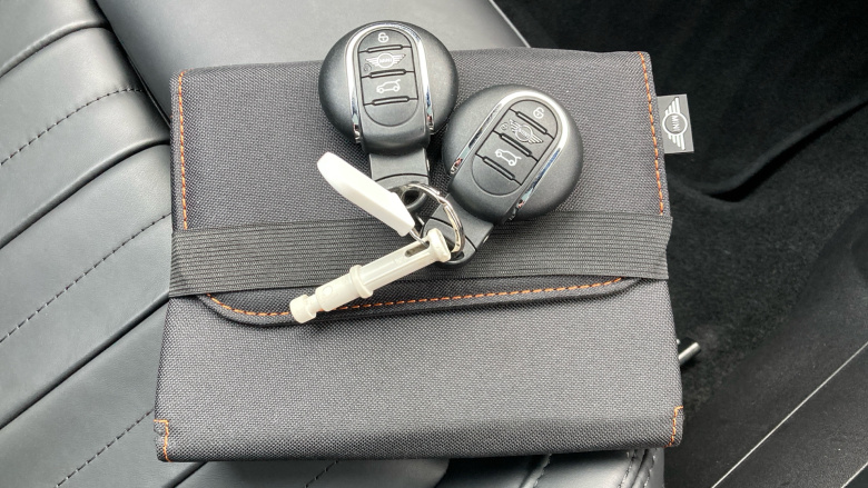 MINI Hatchback 135kW Cooper S Level 3 33kWh 3dr Auto Electric Hatchback